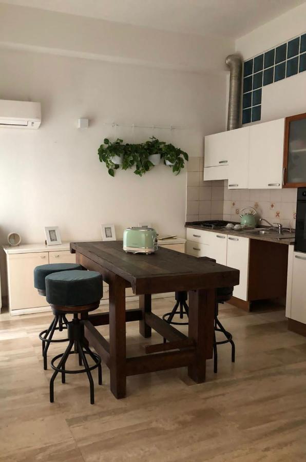 Altrove Bed and Breakfast Cagliari Buitenkant foto